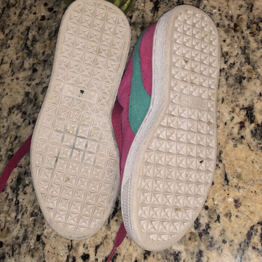 Pink Classic Puma Sneakers/ Tennis Shoes Sz 4 Kids - Picture 2 of 3